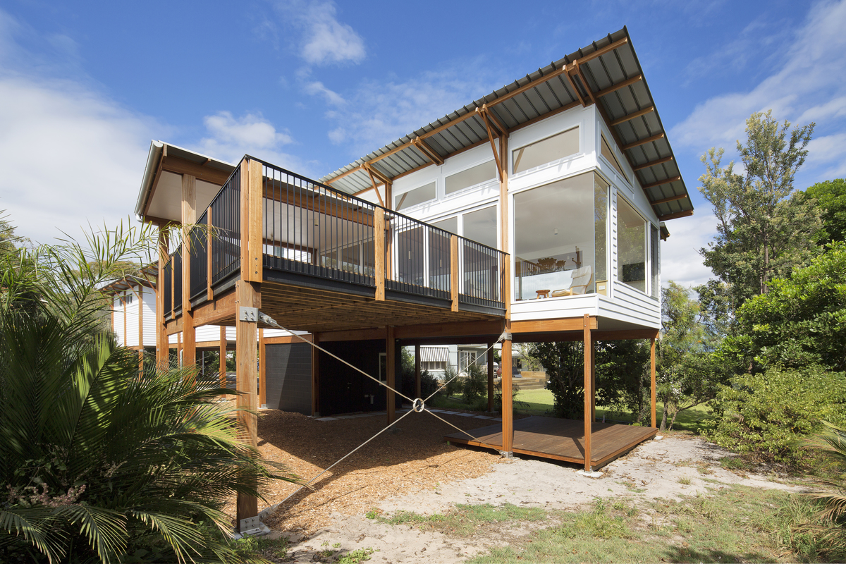 This Modern  Beach  House  Design Celebrates its Spectacular 